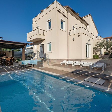 Villa Castagna Near The Sea With Private Pool And Sauna Premantura Zewnętrze zdjęcie