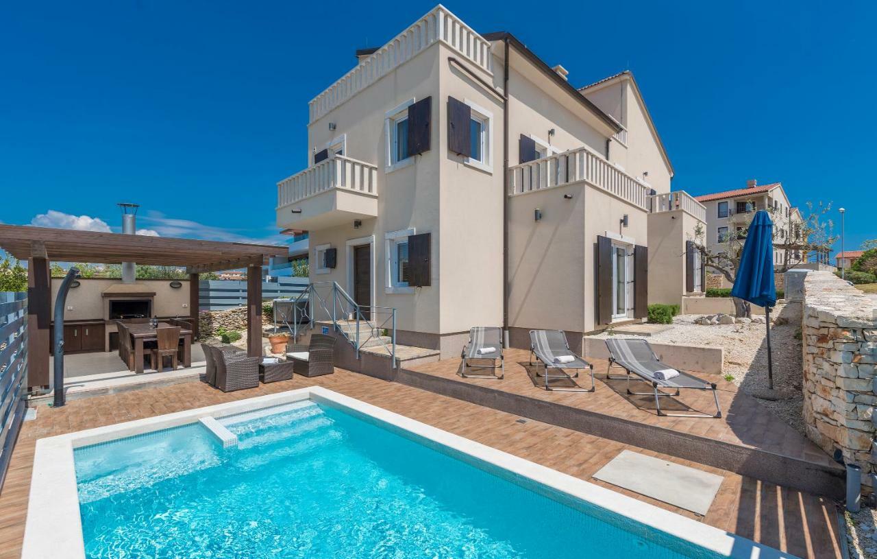 Villa Castagna Near The Sea With Private Pool And Sauna Premantura Zewnętrze zdjęcie