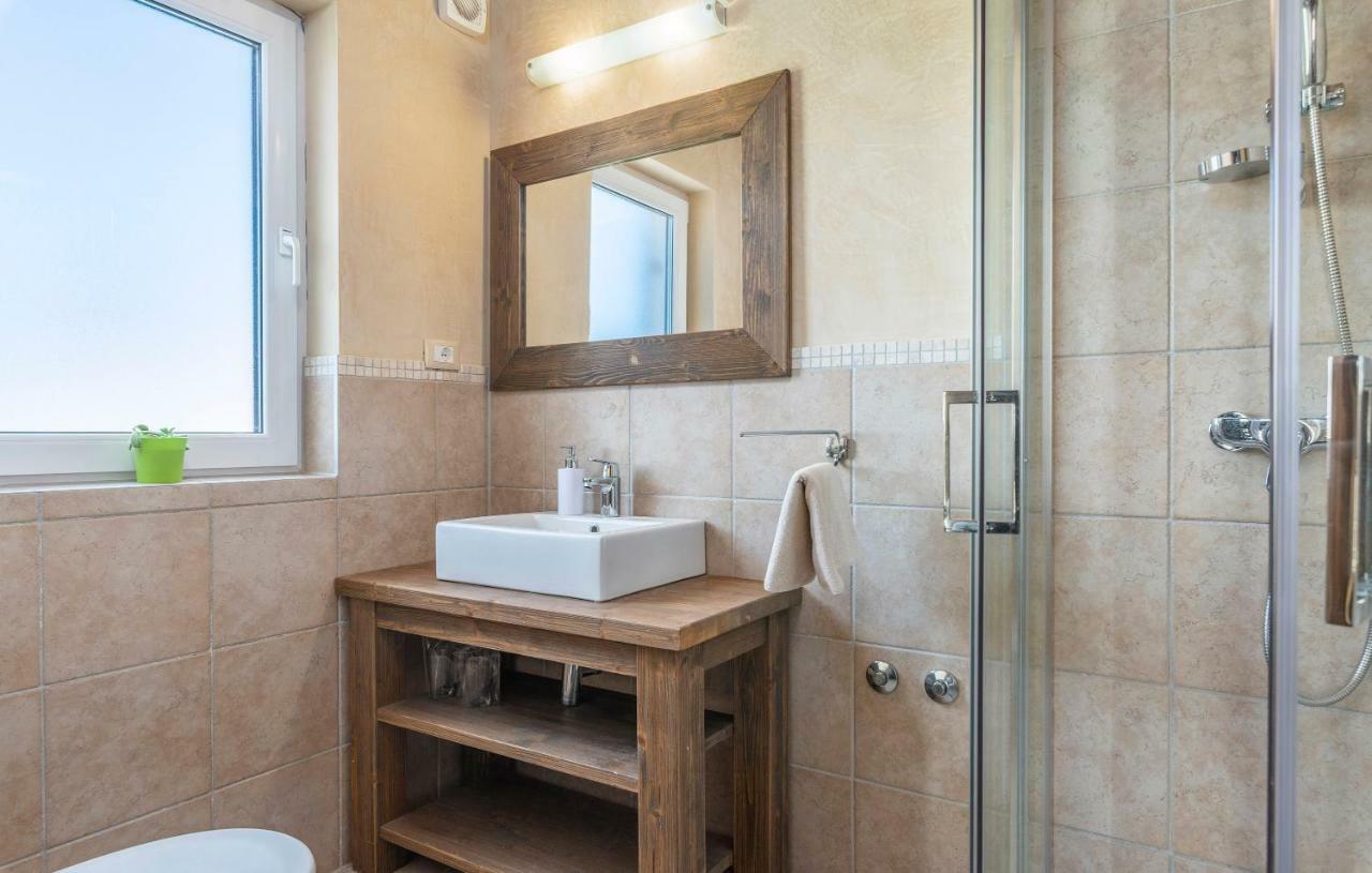 Villa Castagna Near The Sea With Private Pool And Sauna Premantura Zewnętrze zdjęcie